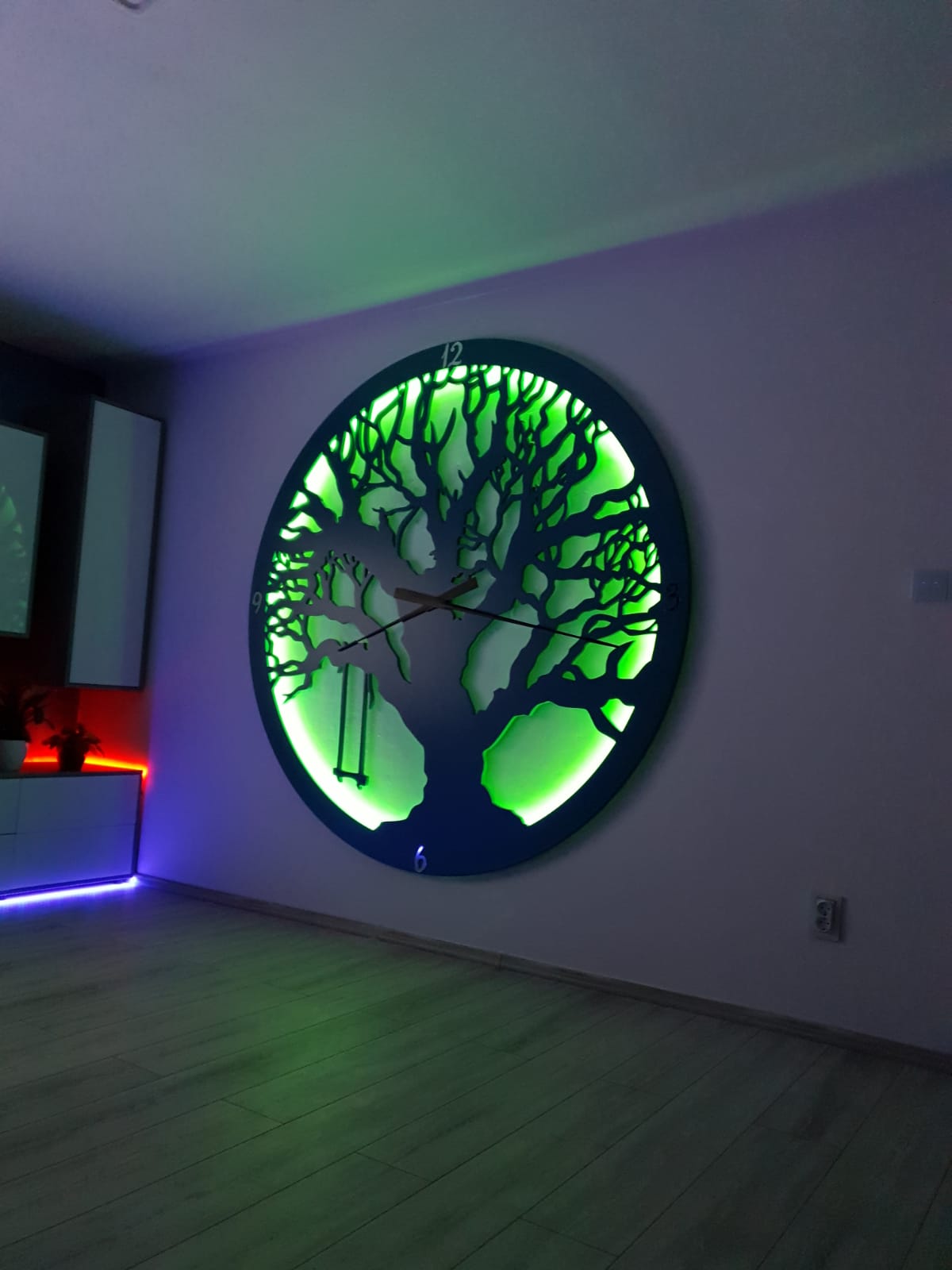 Ceas Decorativ Iluminat - Model Arbore cu leagan