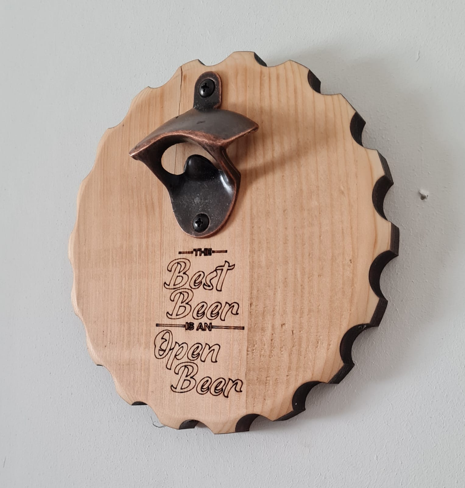 Desfacator sticle cu magnet pentru capace