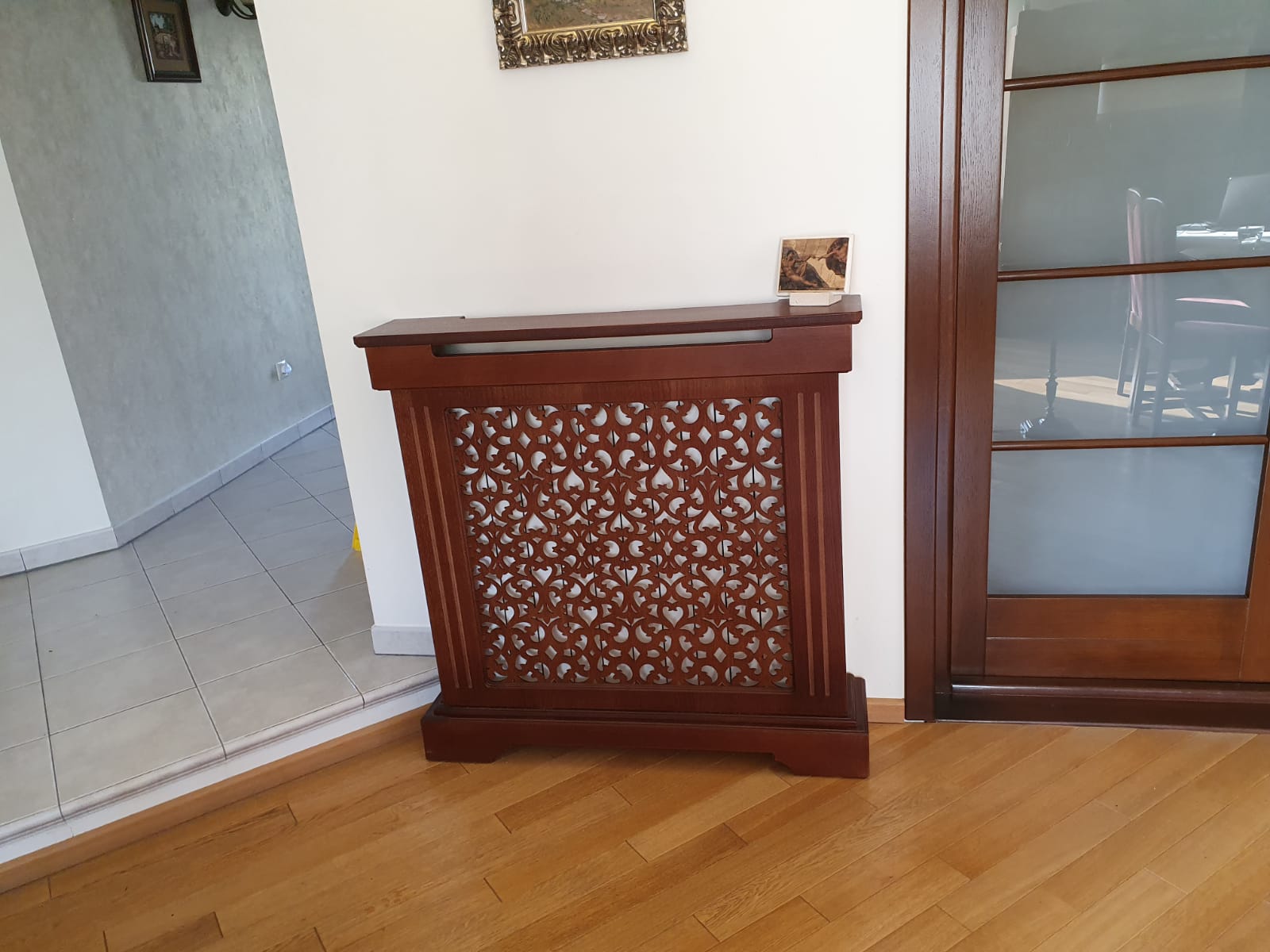 Masca de calorifer cu picior cu soclu evazat tip jazz,  MDF furniruit - Model Floral