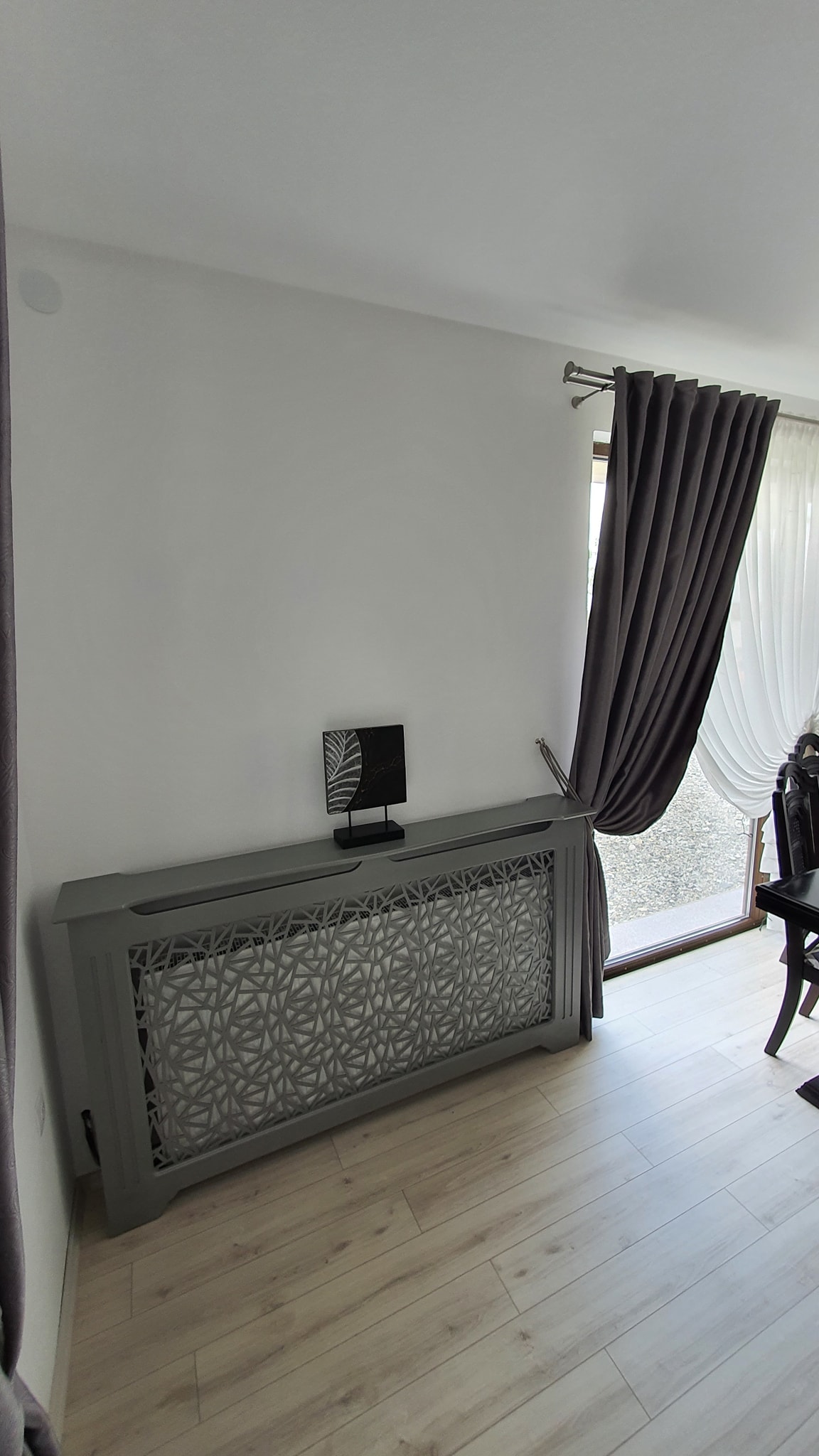 Masca de calorifer cu picior drept, culoare metalizata - Model Triunghiuri