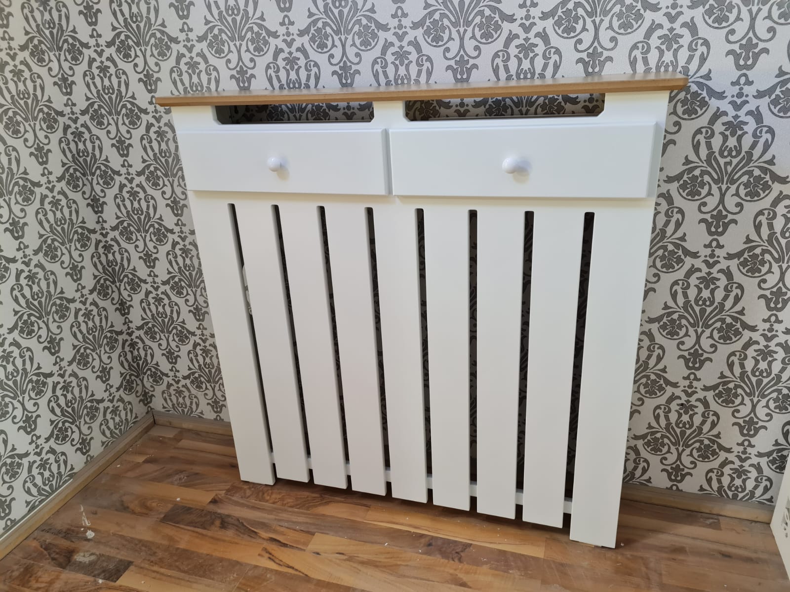 Masca de calorifer cu picior drept, polita din material MDF furniruit si sertare functionale -Model Lamele Verticale