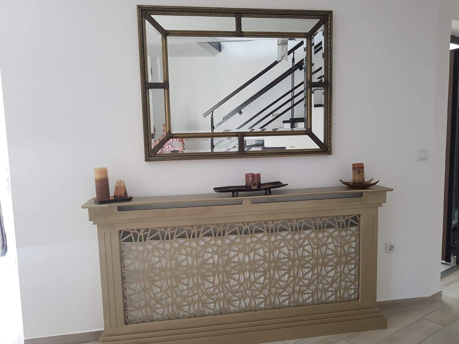 Masca de calorifer cu soclu evazat clasic - Model Triunghiuri- culoare metalizata