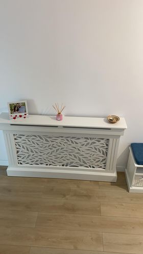 Masca de calorifer cu soclu evazat modern - Model Frunze