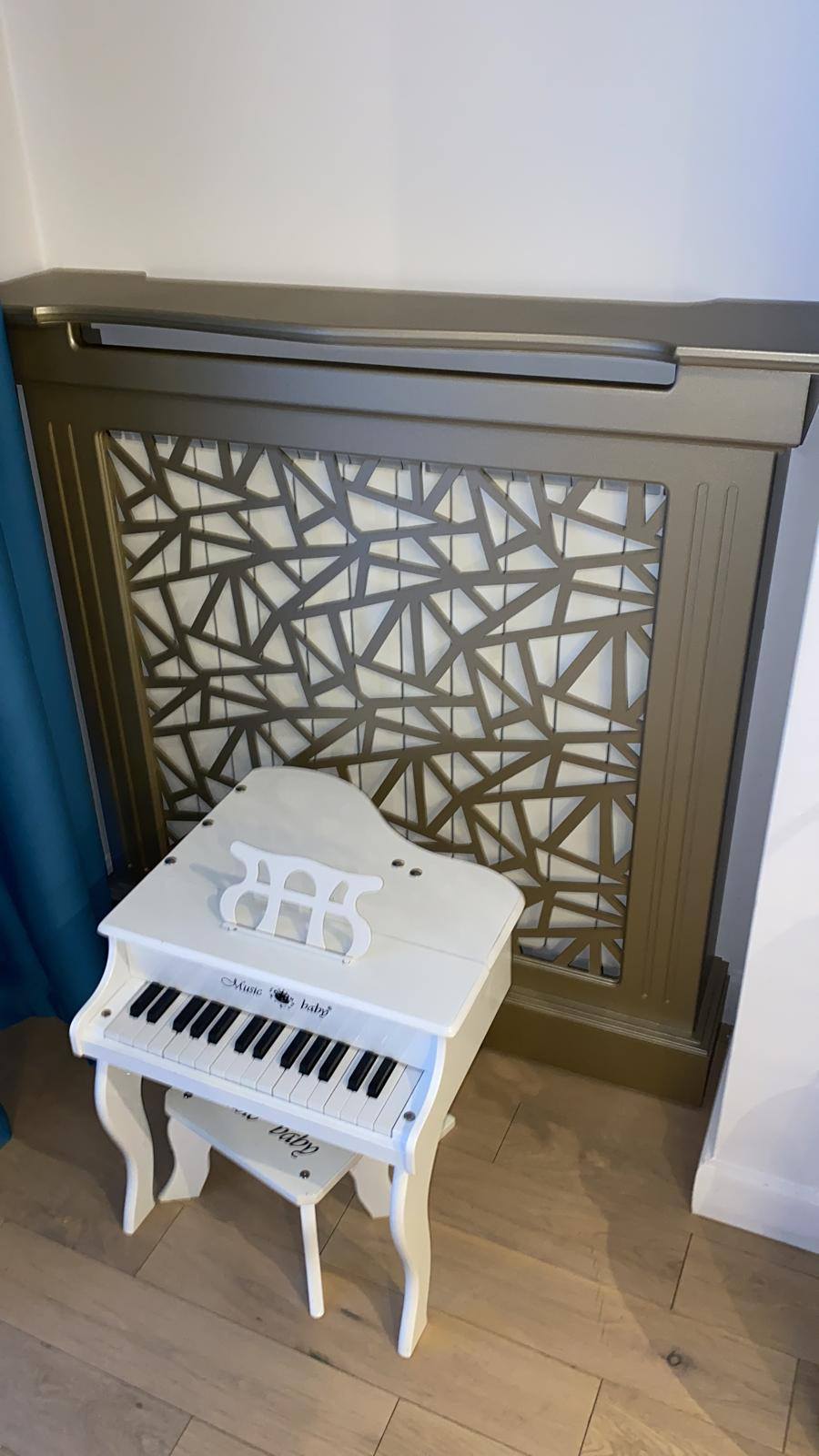 Masca de calorifer cu soclu evazat modern - Model Triunghiuri - culoare metalizata