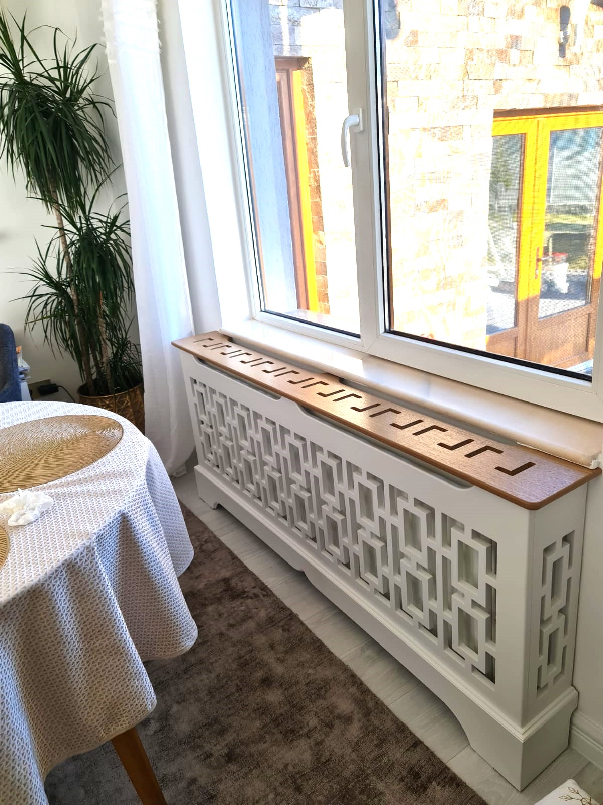 Masca de calorifer cu soclu simplu si polita din MDF furniruit nuanta stejar- Model Geometric