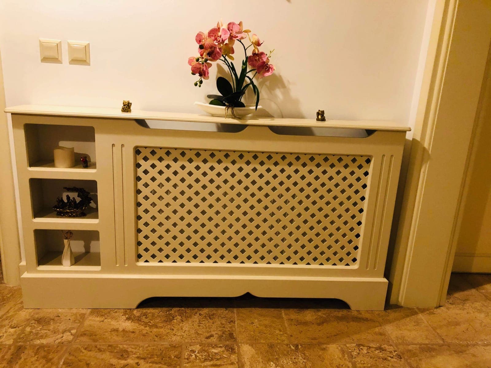 Masca de calorifer cu soclu simplu si rafturi integrate - Model Romburi