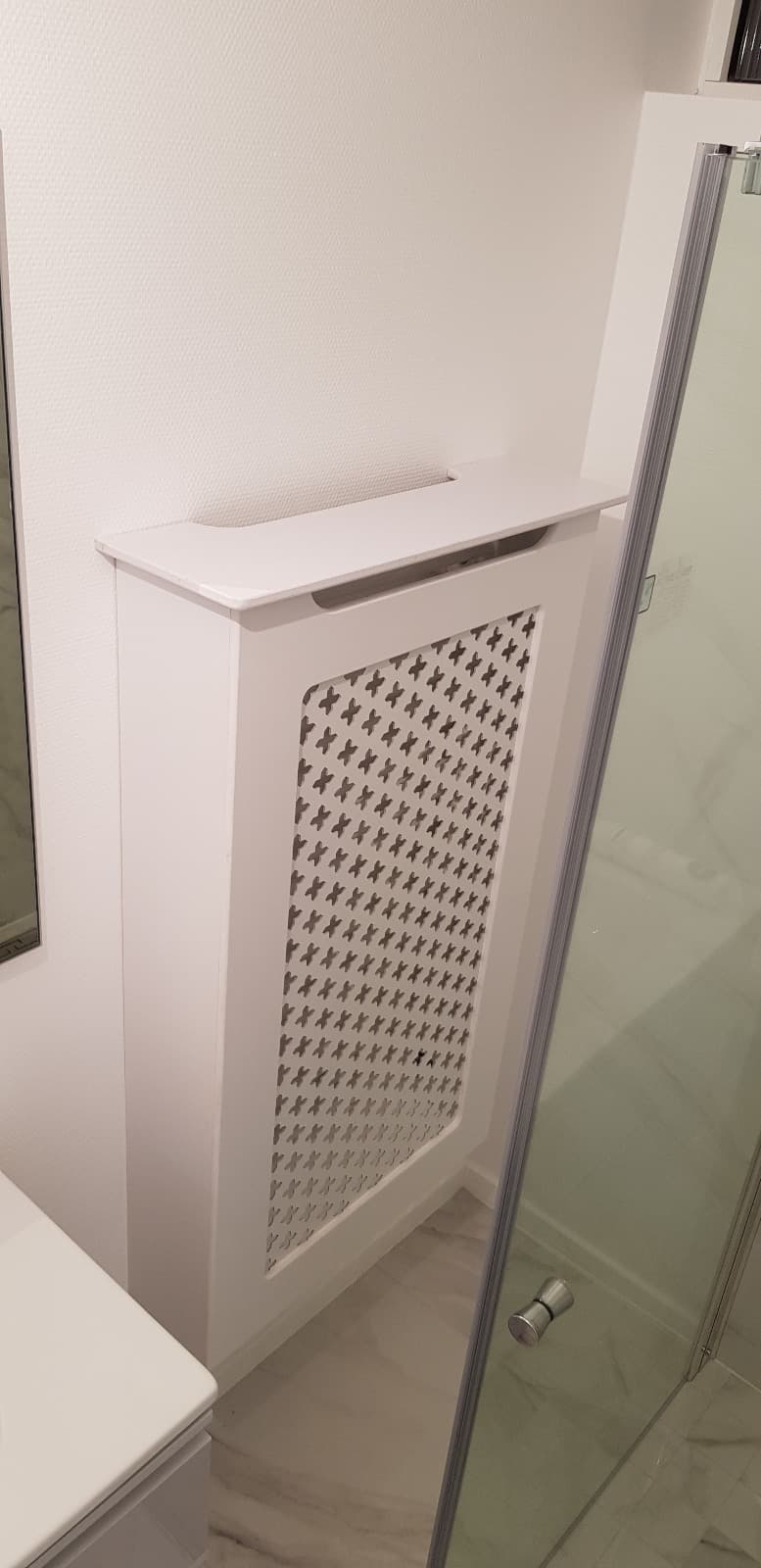 Masca de calorifer verticala, suspendata - Model Cruciulite