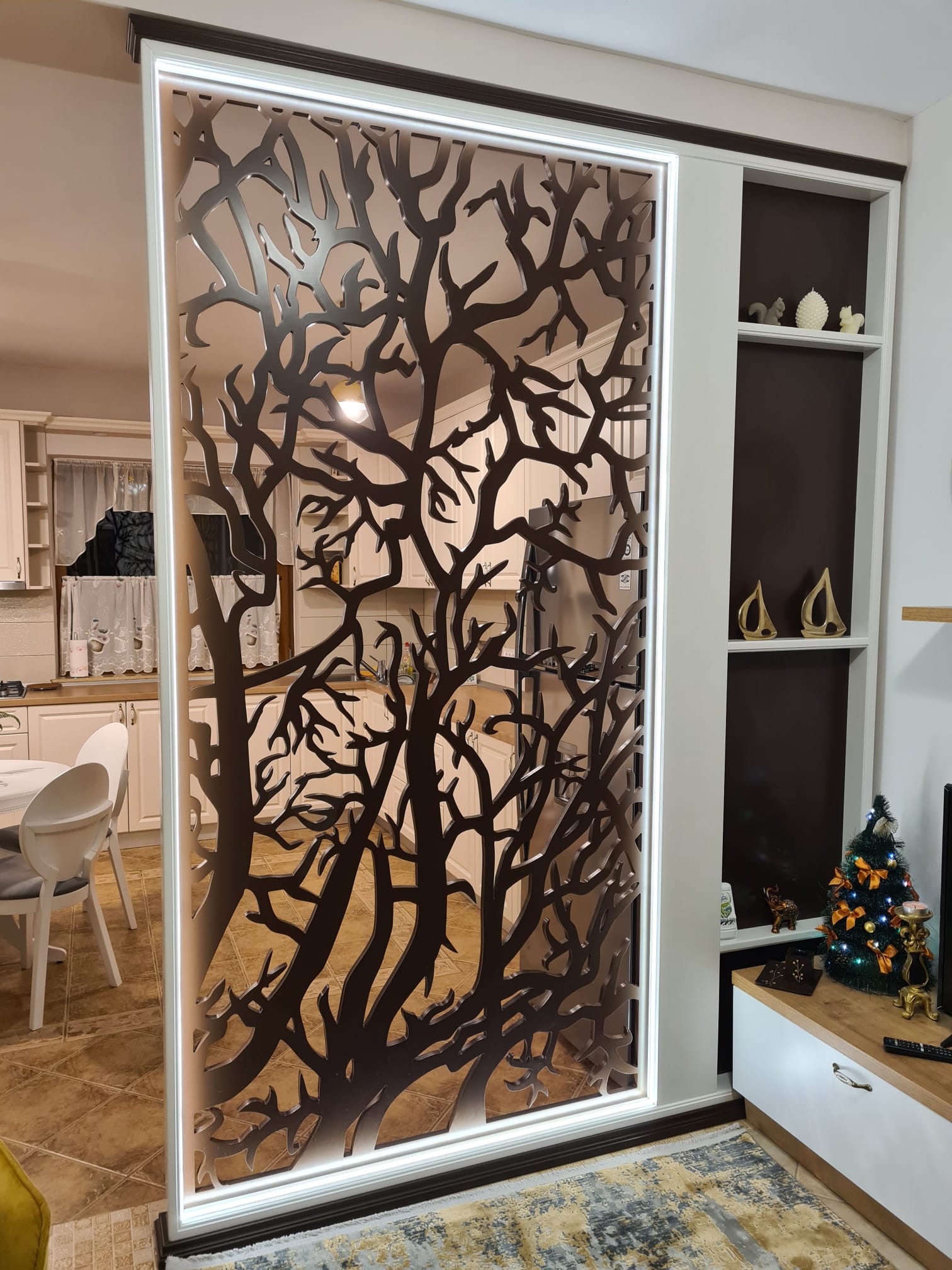 Paravan Decorativ Iluminat, cu rama adaugata si cu raft- Model Arbore