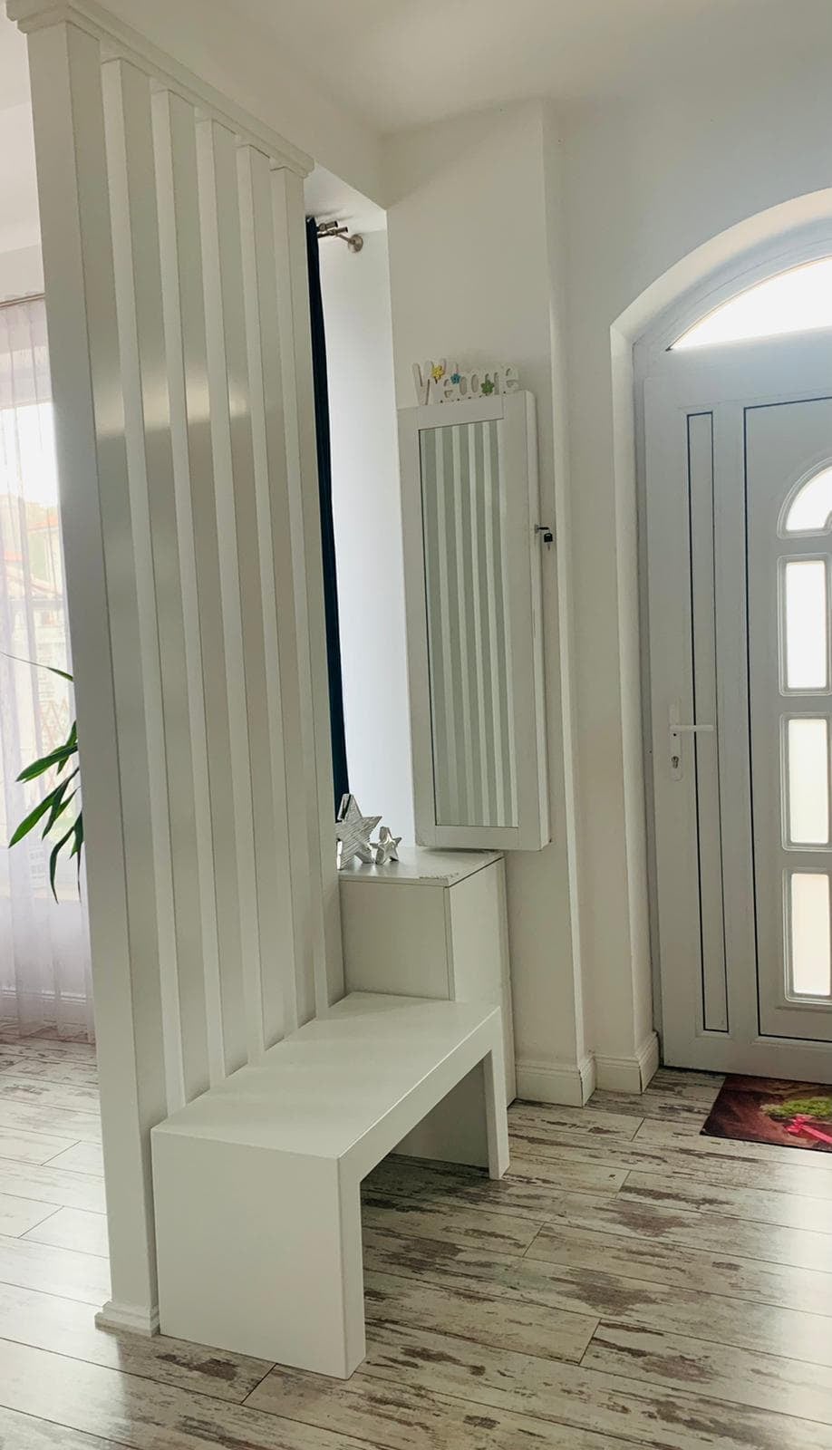 Paravan Despartitor din stalpi