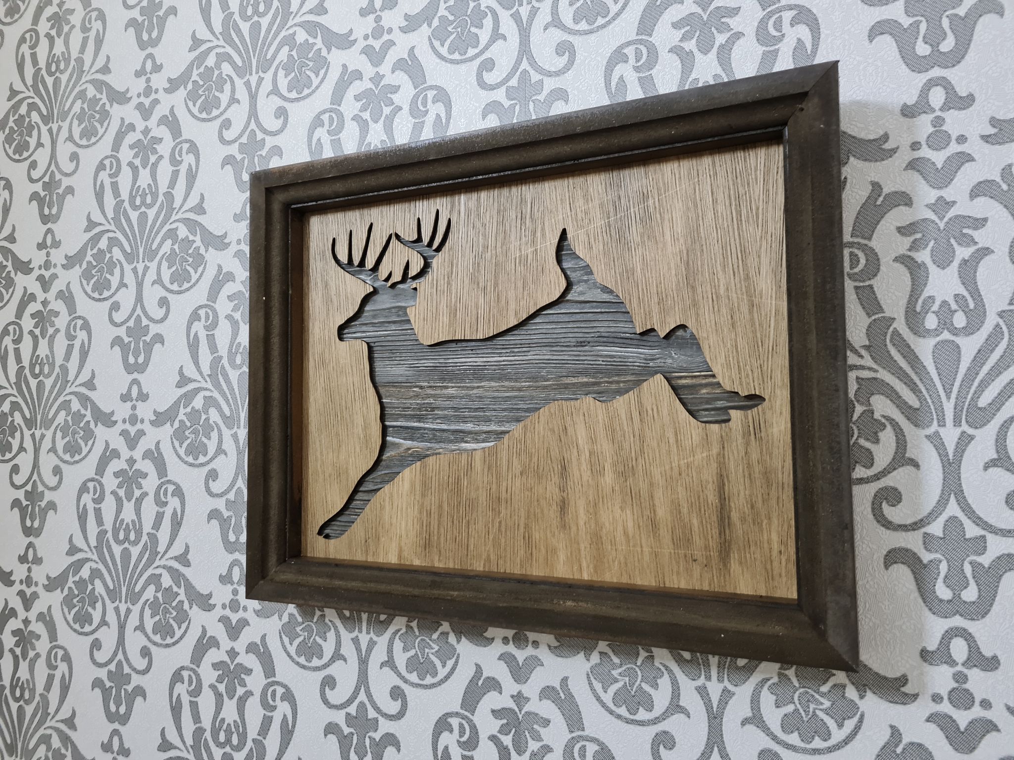 Tablou din material MDF vopsit/furniruit si lemn tratat.