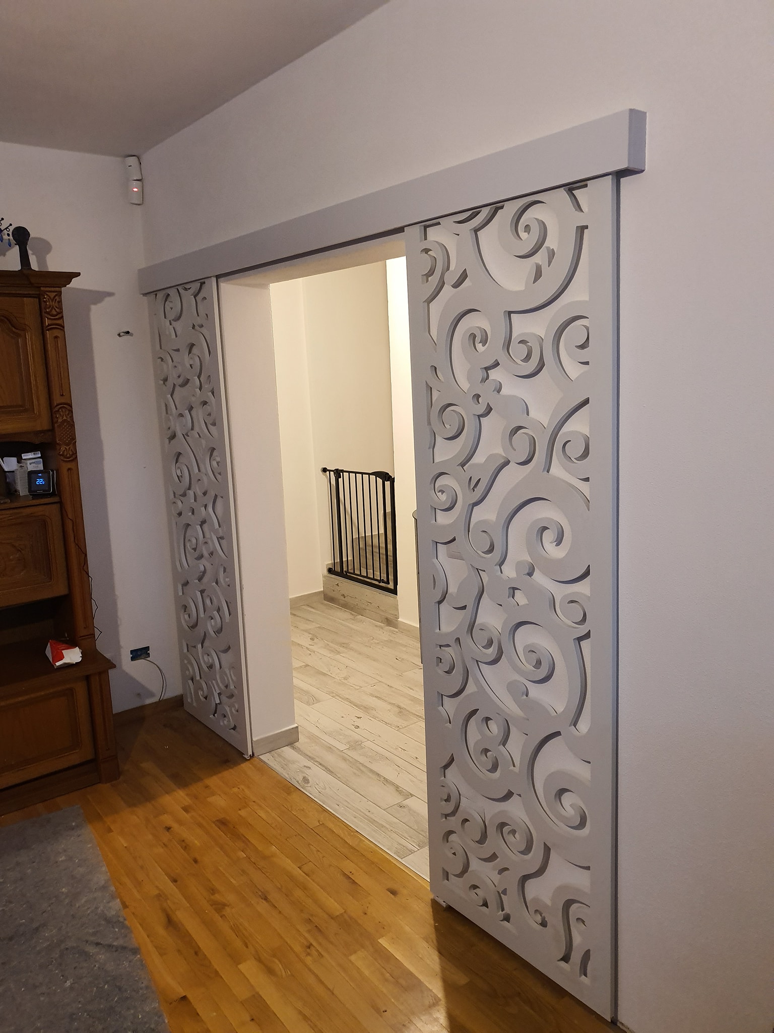 Usi glisante cu masca pentru sistemul de glisare - Model Bucle